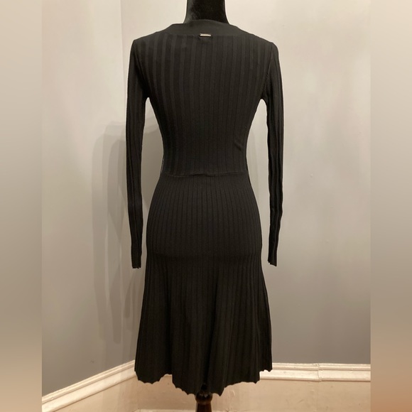 Gently Worn GUESS V-Neck Long-Sleeved Dress, size XS - Picture 2 of 5